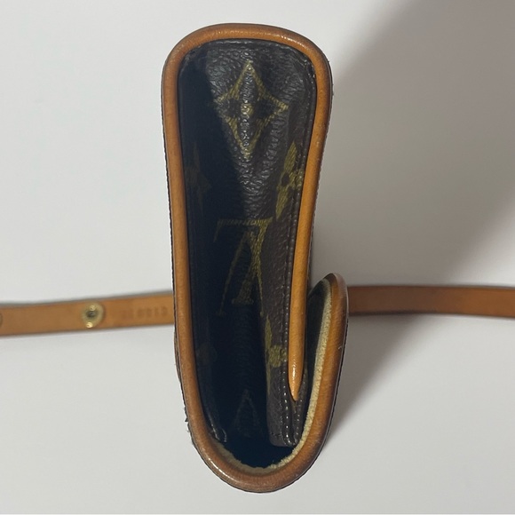 Louis Vuitton Monogramed Belt Bag 💎 AUTHENTICATED 💎 Belly Bag Serial FL0013 - Picture 6 of 17